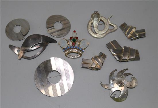 Four items of silver Cobra & Bellamy jewellery including two suites of earring and a brooch, & 2 other brooches.